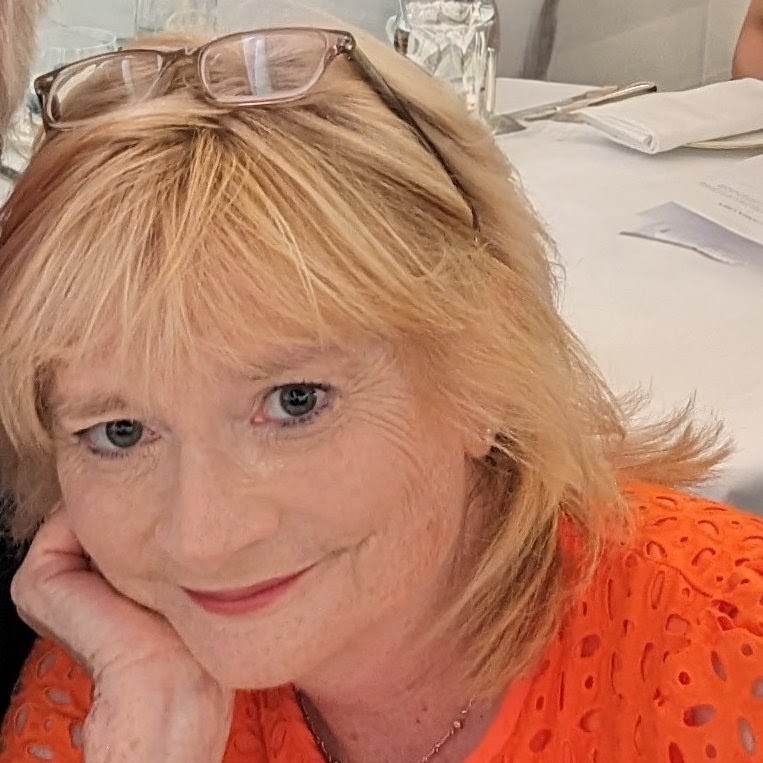 Beth Llewellyn Headshot